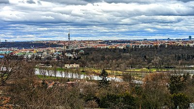 Pohled z Tróji na zimní Stromovku
