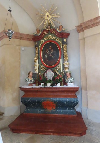 prave-opraveny-oltar-sv.-josefa.jpg