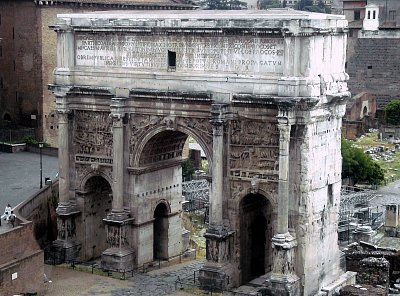 Vítězný oblouk Septima Severa na římském Foru Romanu. *
