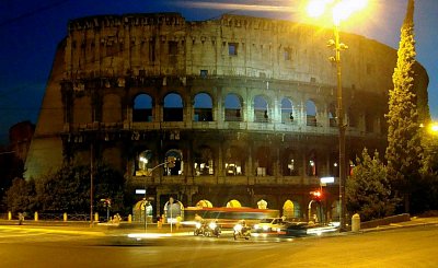 Noční Kolosseum, Řím