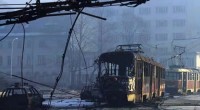 České tramvaje v  Sarajevě  které vyhořely po střelbě  ve válce v roce 1992