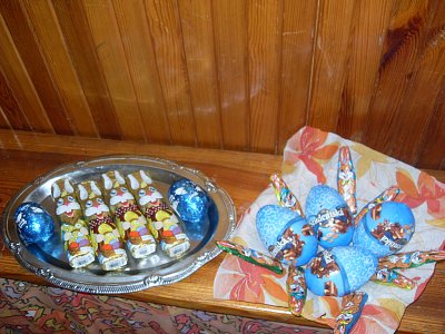 Mimo čokoládových figurek a vajíček budou určitě i vajíčka obarvená v cibulových slupkách