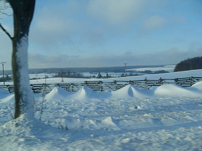 Zimní krajinka mým foťáčkem z okna autobusu