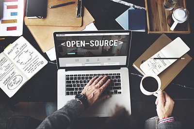 Open-source vs. uzavřený, komerční software: Jaké jsou výhody a nevýhody?