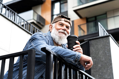 Ať nekouří a není moc družný. Ideální soused je žádané zboží