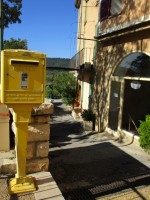 Sant Marien - poštovní schránka na rohu ulice...