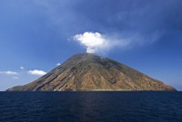 Sopka Stromboli v Tyrénském moři