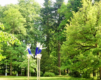 Súsošie Tri grácie zdobia park Lesného prameňa.
