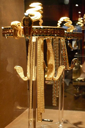 tutanchamonuv-diadem.jpg