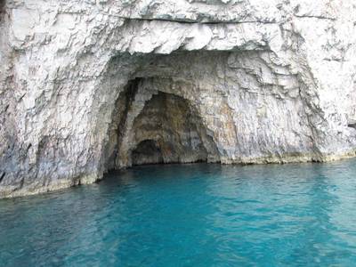 tyrkyova-voda-u-modre-jeskyne.jpg