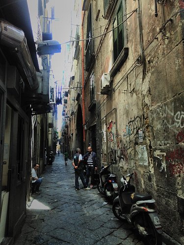 ulicka-v-neapoli.jpg
