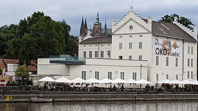 Umělecké proměny nádvoří Muzea Kampa a přilehlého okolí
