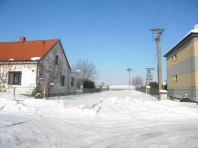 v-ceperce-na-lezankach-zima-2010-dnes-tu-vede-ulice.jpg