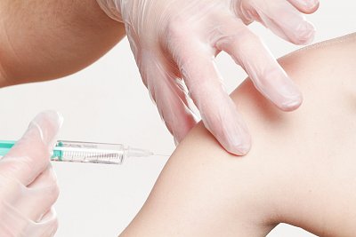 Očkování v době koronavirové pandemie? Odklad může znamenat zbytečné ohrožení členů rodiny s oslabeným imunitním systémem 