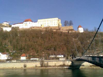za-rekou-hrad-jako-v-praze.jpg