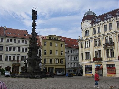 zamecke-namesti-s-morovym-soupem.jpg