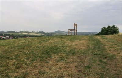 Vyhlídka, židle, ježek a déšť *