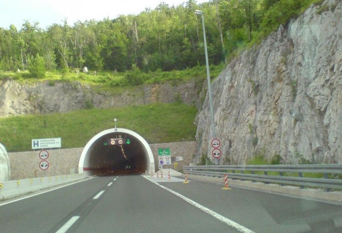 V Dalmácii u Makarské otevřeli
tunel mezi dálnicí a pobřežím