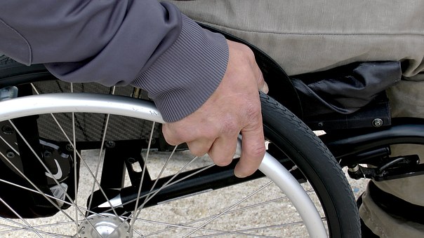 Výjezdní zasedání pomocí invalidního vozíku